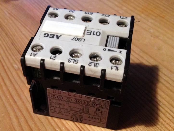 kontaktor.jpg.d29cc7bed1b18afe4a21b2e646ae2a5d.jpg