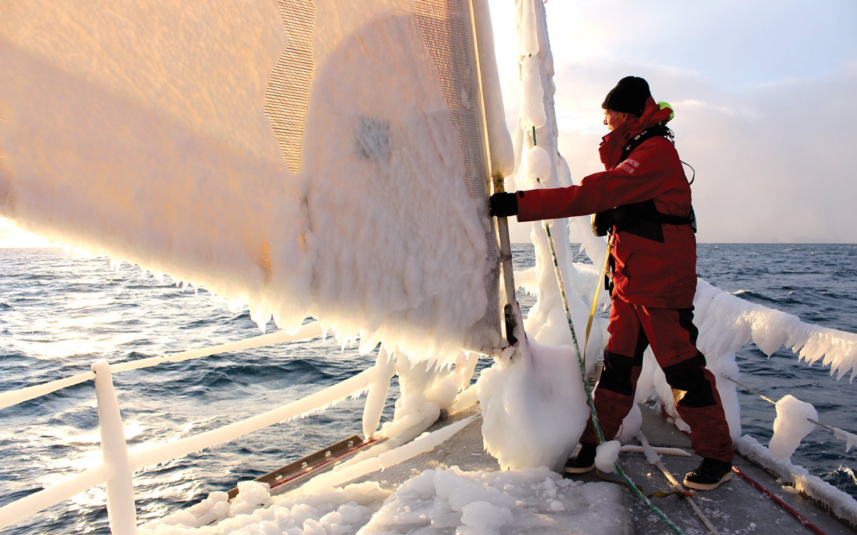 high-latitude-sailing-ice-build-up.jpg.29856a9d42fc2c9fd21410a89ac80624.jpg