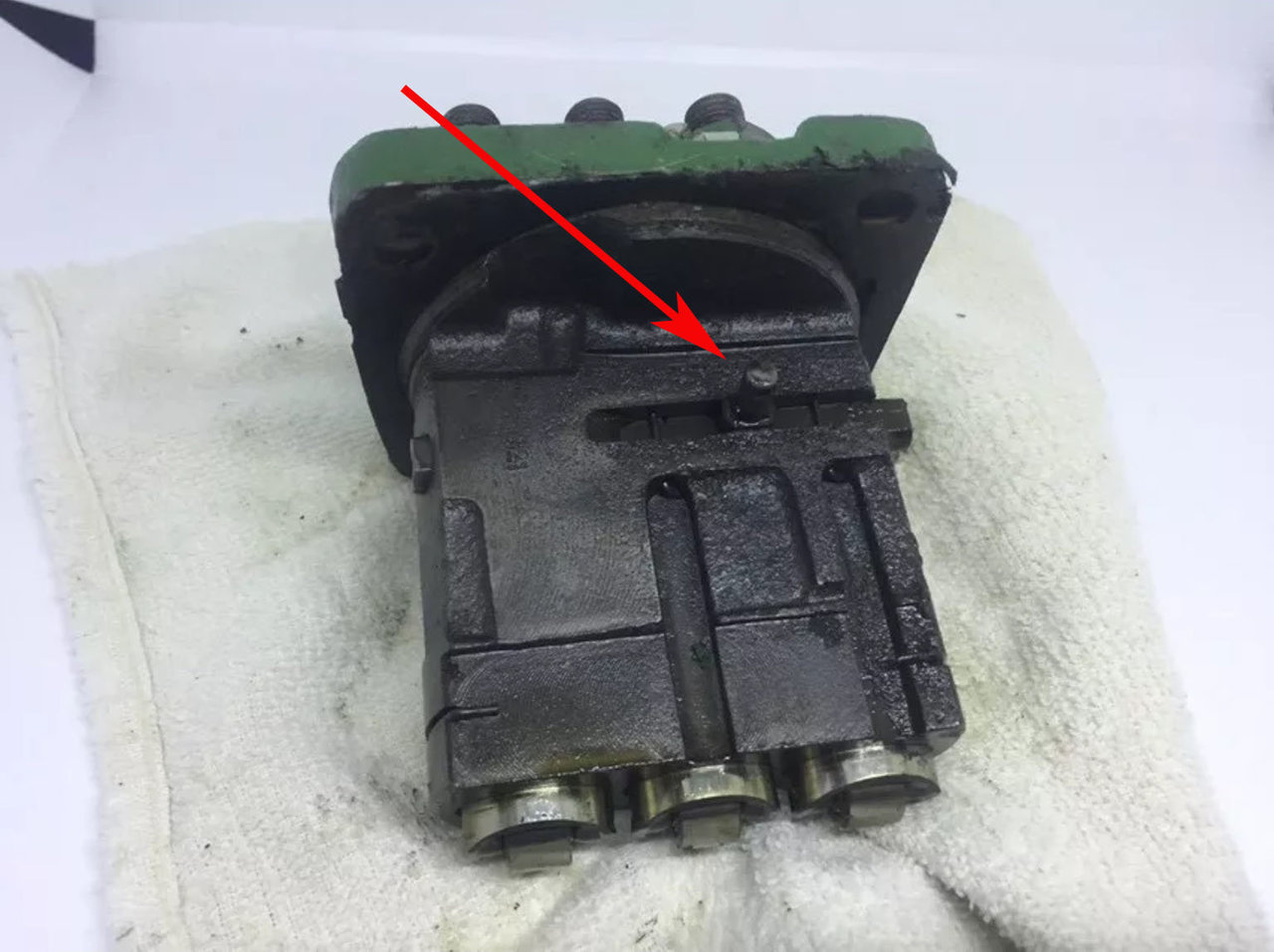 Insprutningspump med pil.jpg