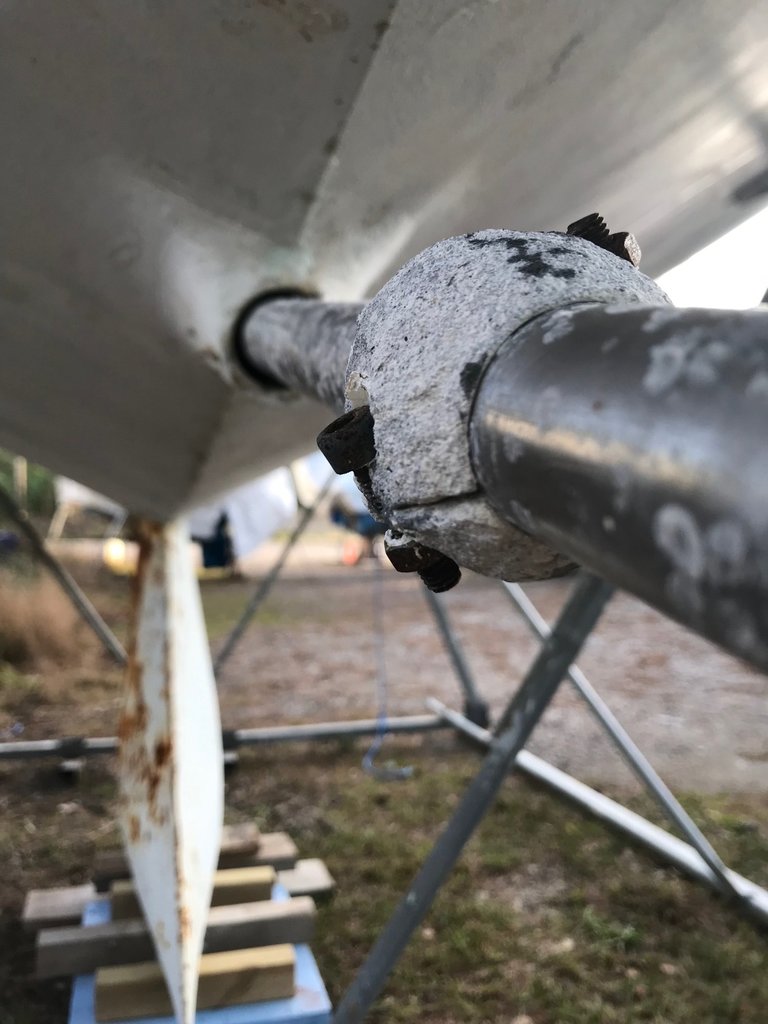 Axelgenomföring - annan båt.jpg