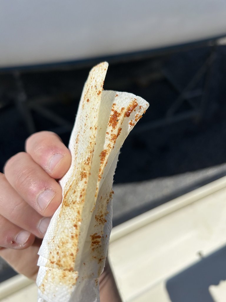 Hårda kristalliserade bitar, som löses upp med E85.jpg